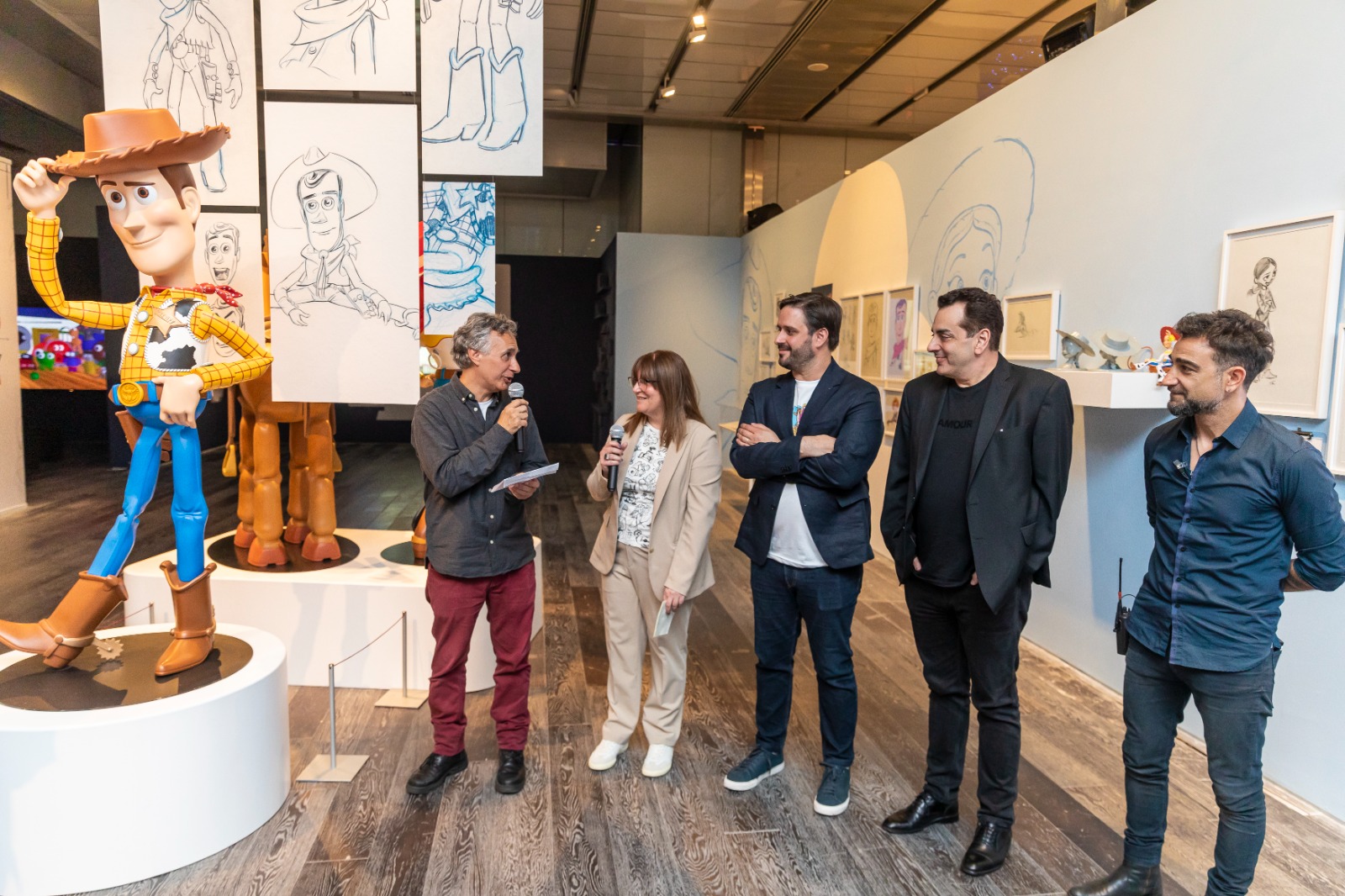 Pablo Silva, Ariana Fernández, Andy Vaulet y Leonardo Cifelli durante la inauguración de “Toy Story 30: Exposición Aniversario”.
