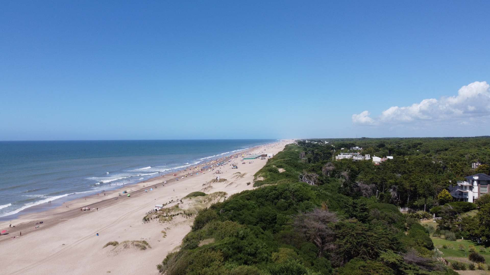 Playa y bosque, Mar de las Pampas playa y bosque, Mar de las Pampas