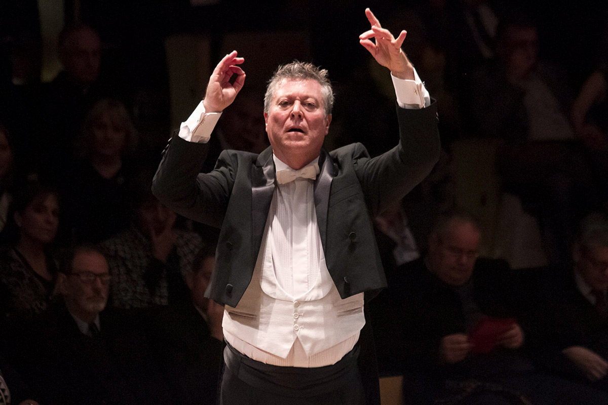 Maestro Carlos Vieu, director de la Orquesta Sinfónica Nacional.
