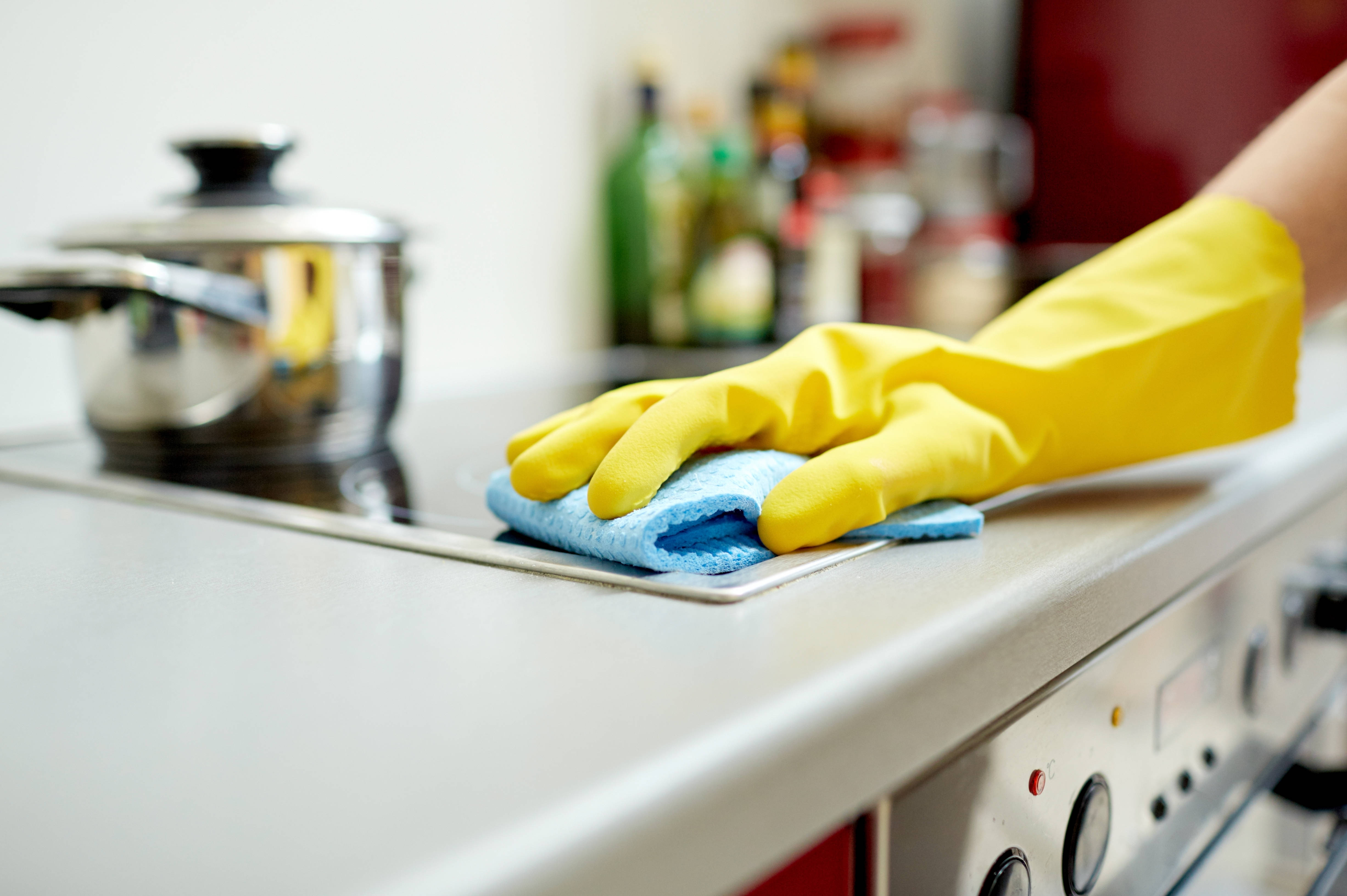 Чем отмыть кухню от разводов. Уборка кухни. Чистая кухня. Генеральная уборка кухни. Мытье кухонного гарнитура.