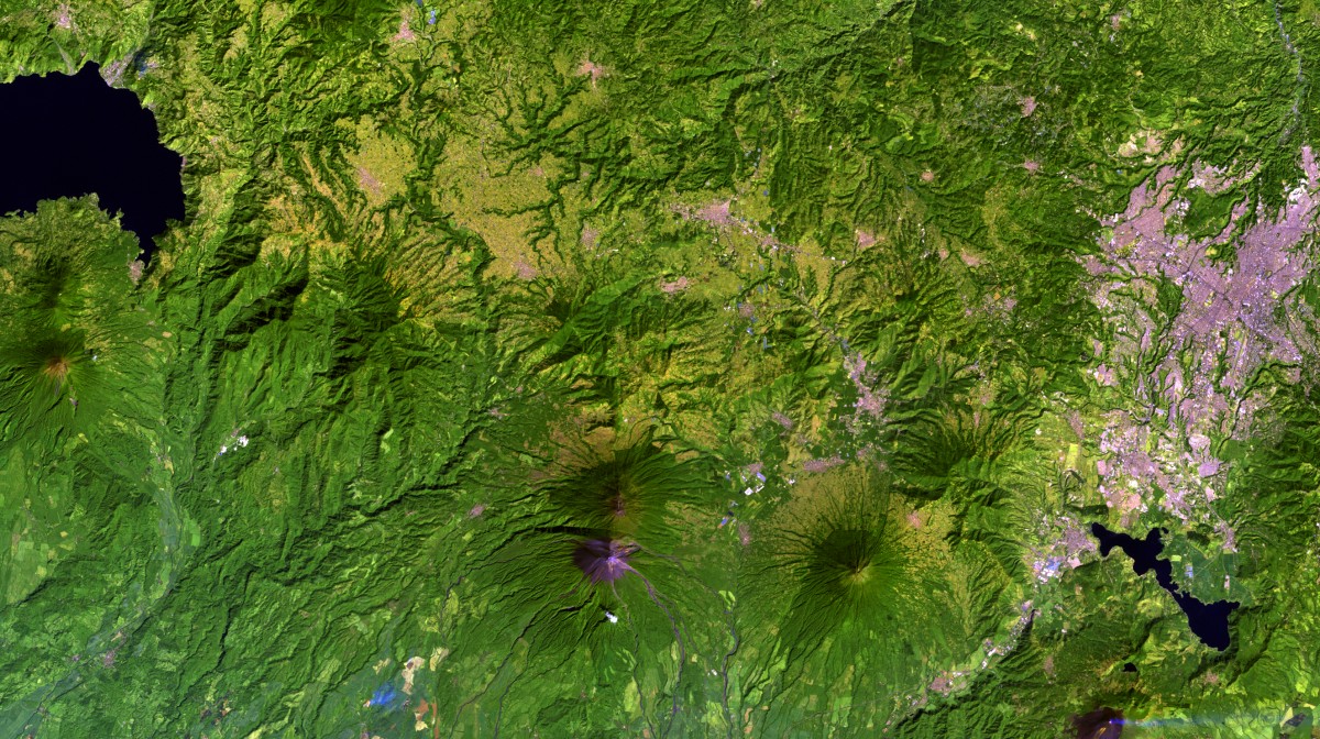 Volcán de Fuego, Guatemala - Landsat 7 ETM+ - 8 de diciembre de 2000