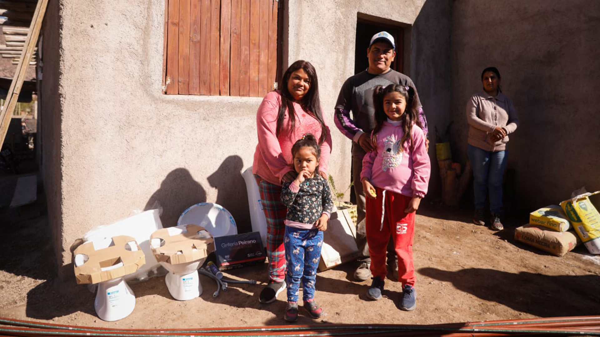 Una vecina de Villa Sanagasta en La Rioja pudo mejorar las condiciones habitacionales y de saneamiento de su vivienda, a partir del Plan Federal Sanitario Mi baño.  