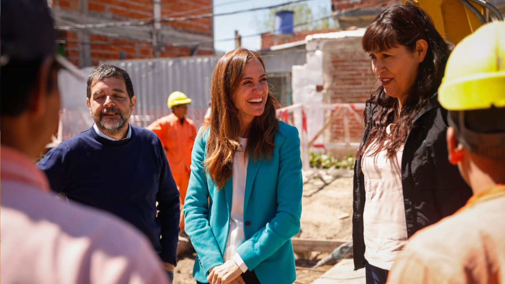 Victoria Tolosa Paz junto a la secretaria de Integración Socio Urbana, Fernanda Miño, en su recorrida por las obras de San Martín.