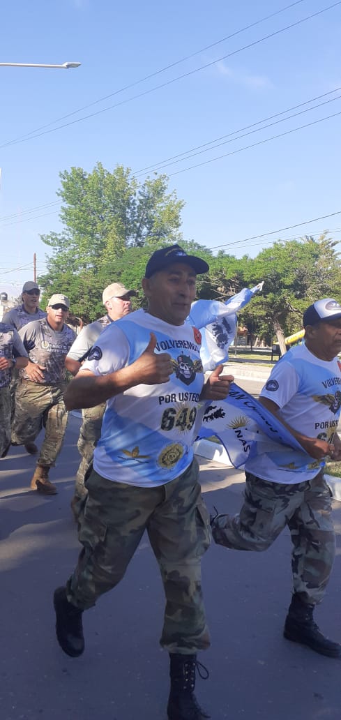 Nuestros Veteranos de la Guerra de Malvinas corriendo en el tramo San Carlos