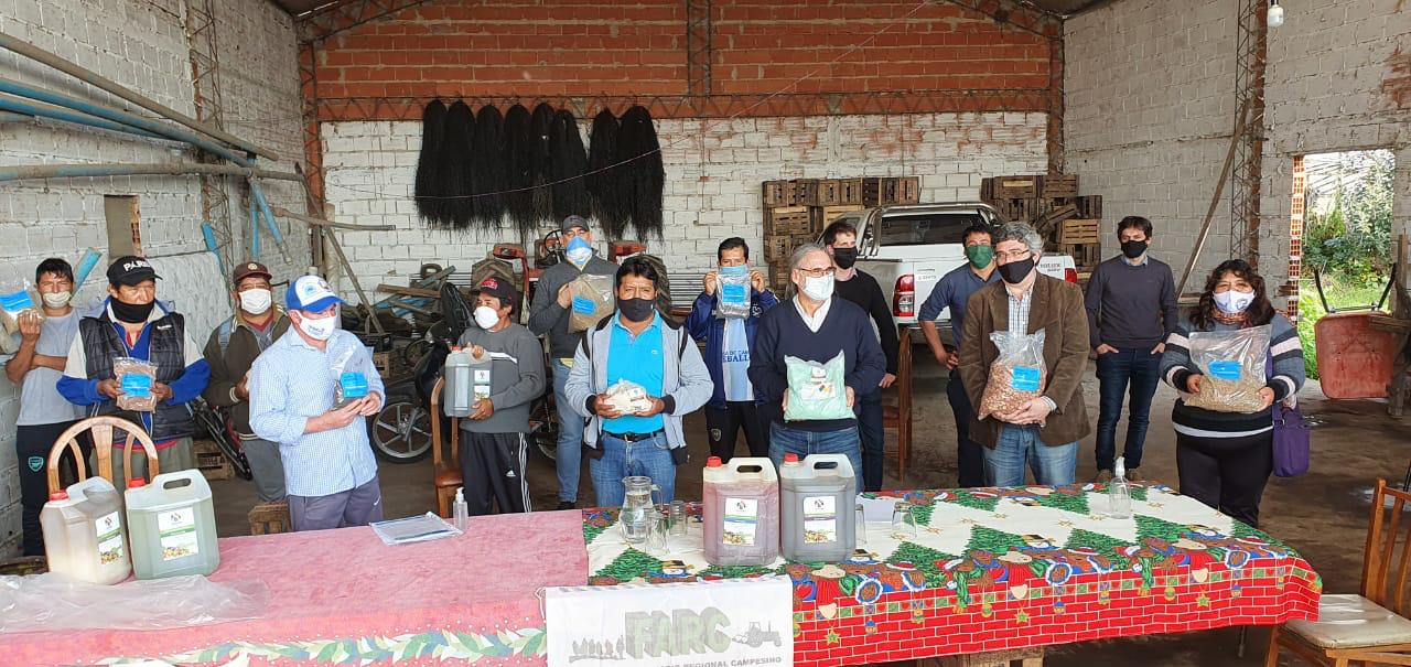 Basterra recorrió un emprendimiento hortícola platense y entregó semillas a productores