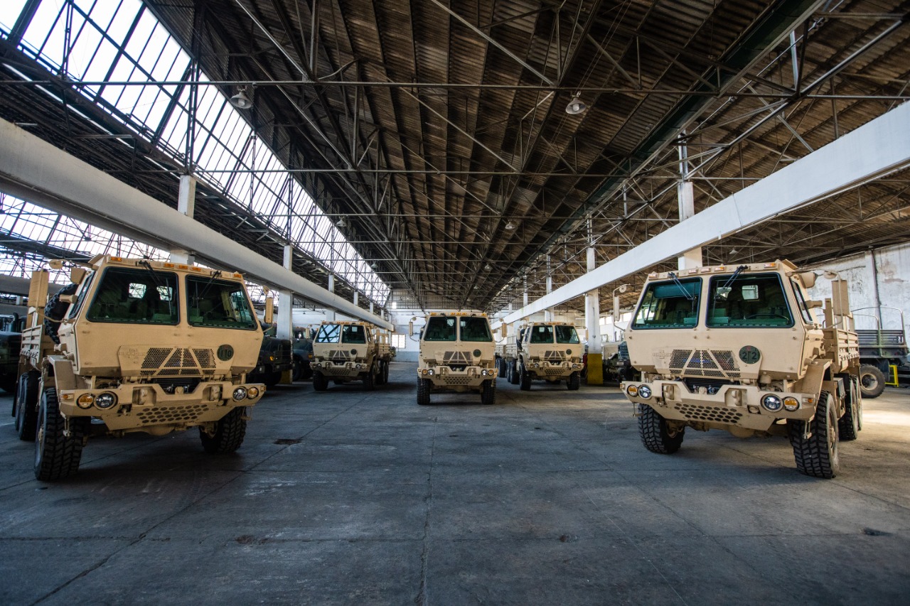 El Ejército Argentino recibió un primer lote de camiones Oshkosh y se espera recibir un segundo en 2020, para iniciar el reemplazo de los camiones tácticos.