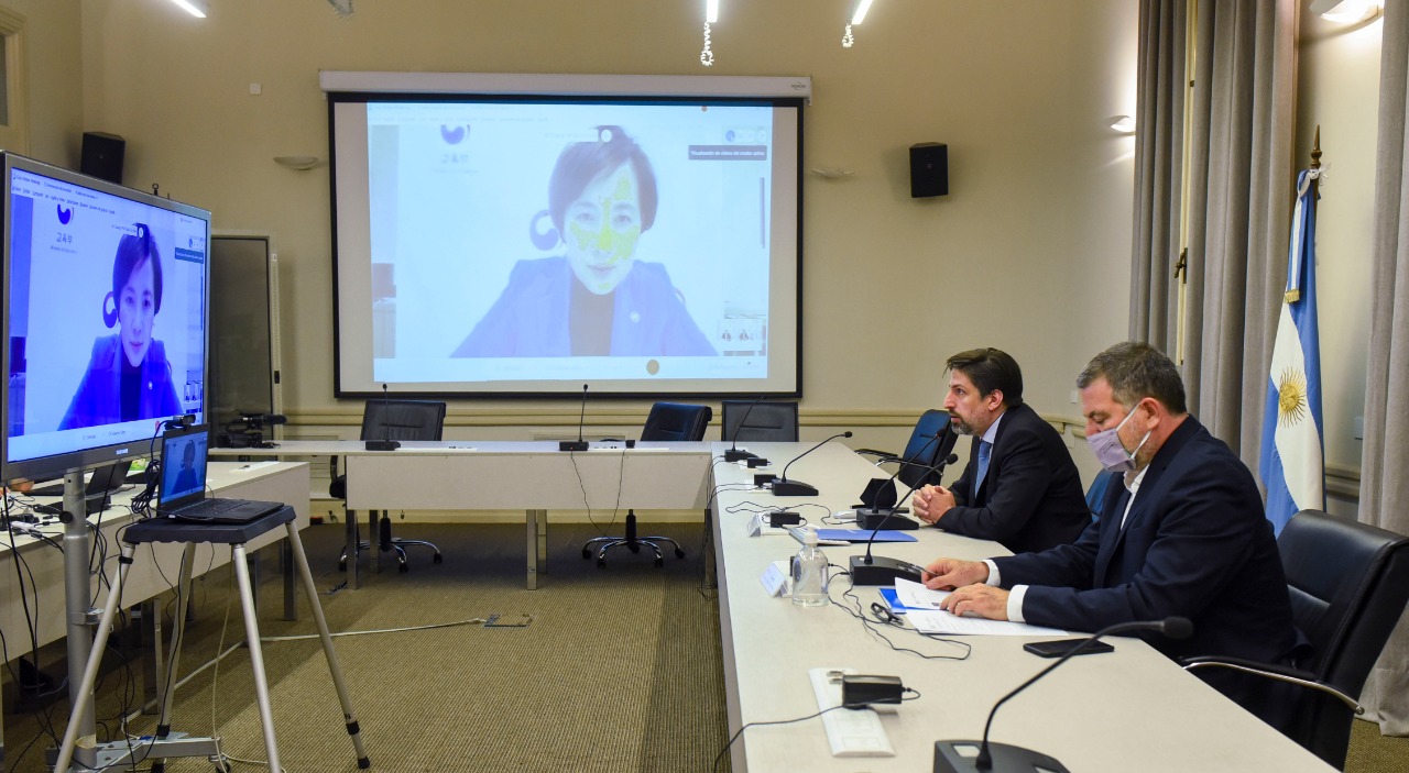 Trotta se reunió con la ministra de Educación de Corea del Sur