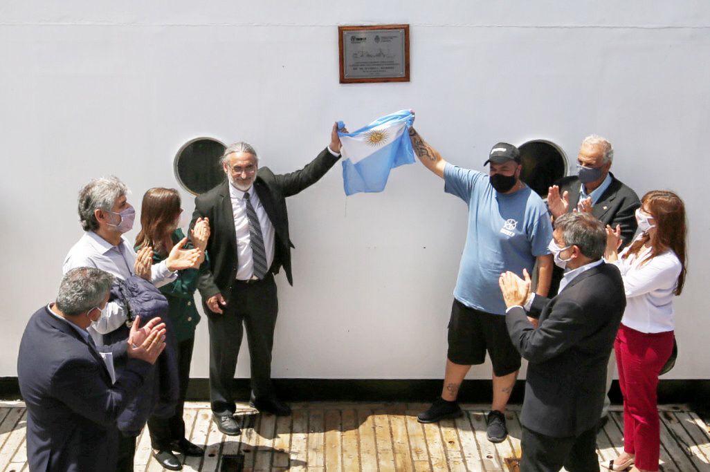 Salvarezza recibió al &quot;Mar Argentino&quot;, nuevo buque de investigación del INIDEP