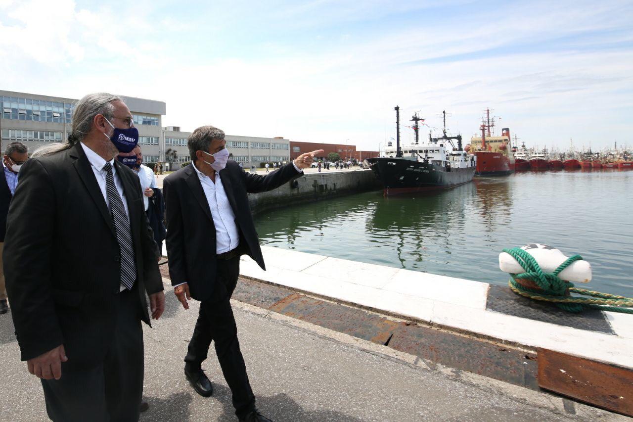 Salvarezza recibió al &quot;Mar Argentino&quot;, nuevo buque de investigación del INIDEP