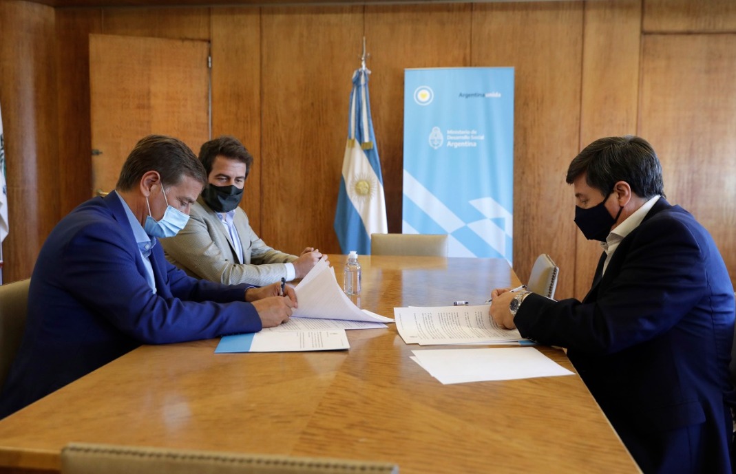 Arroyo avanza con la urbanización de barrios populares en Mendoza y Misiones