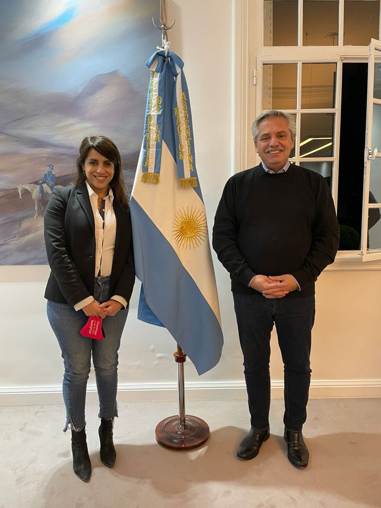 Victoria Donda junto a Alberto Fernández