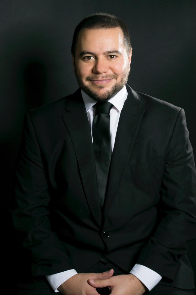 Tenor Gonzalo Llanes Mena