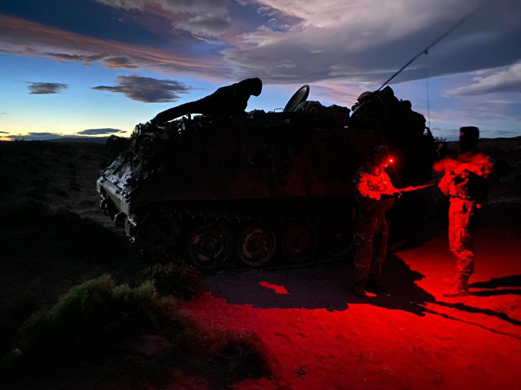 Ejercicio final de la Brigada Mecanizada IX en Chubut nocturno
