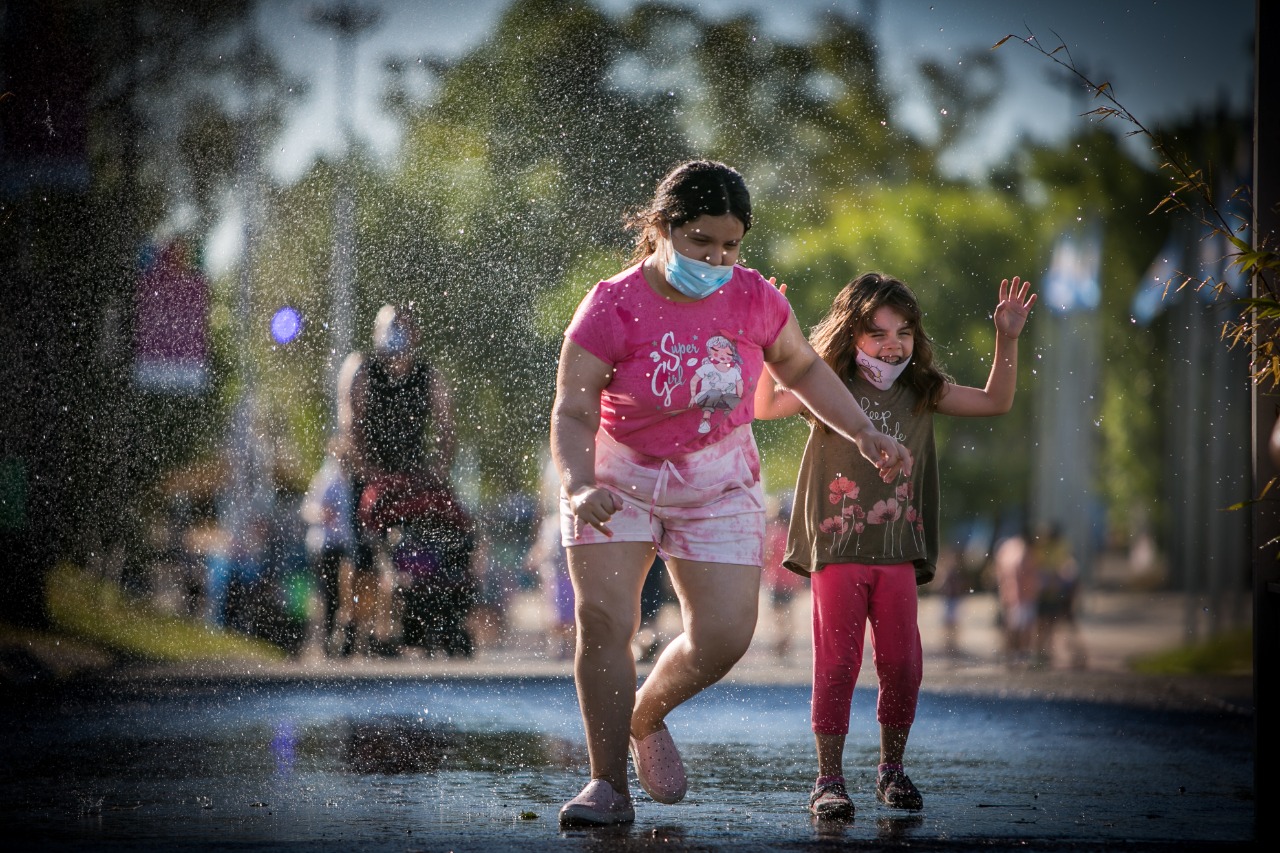 Aspersores de agua en Atardeceres en Tecnópolis