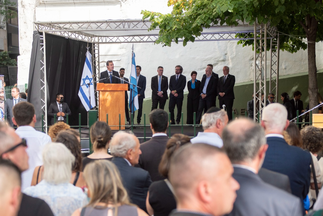 A 30 años del atentado en la Embajada de Israel, el ministro Soria sostuvo que "la justicia debe investigar y encontrar a los culpables" A 30 años del atentado en la Embajada de Israel, el ministro Soria sostuvo que "la justicia debe investigar y encontrar a los culpables"