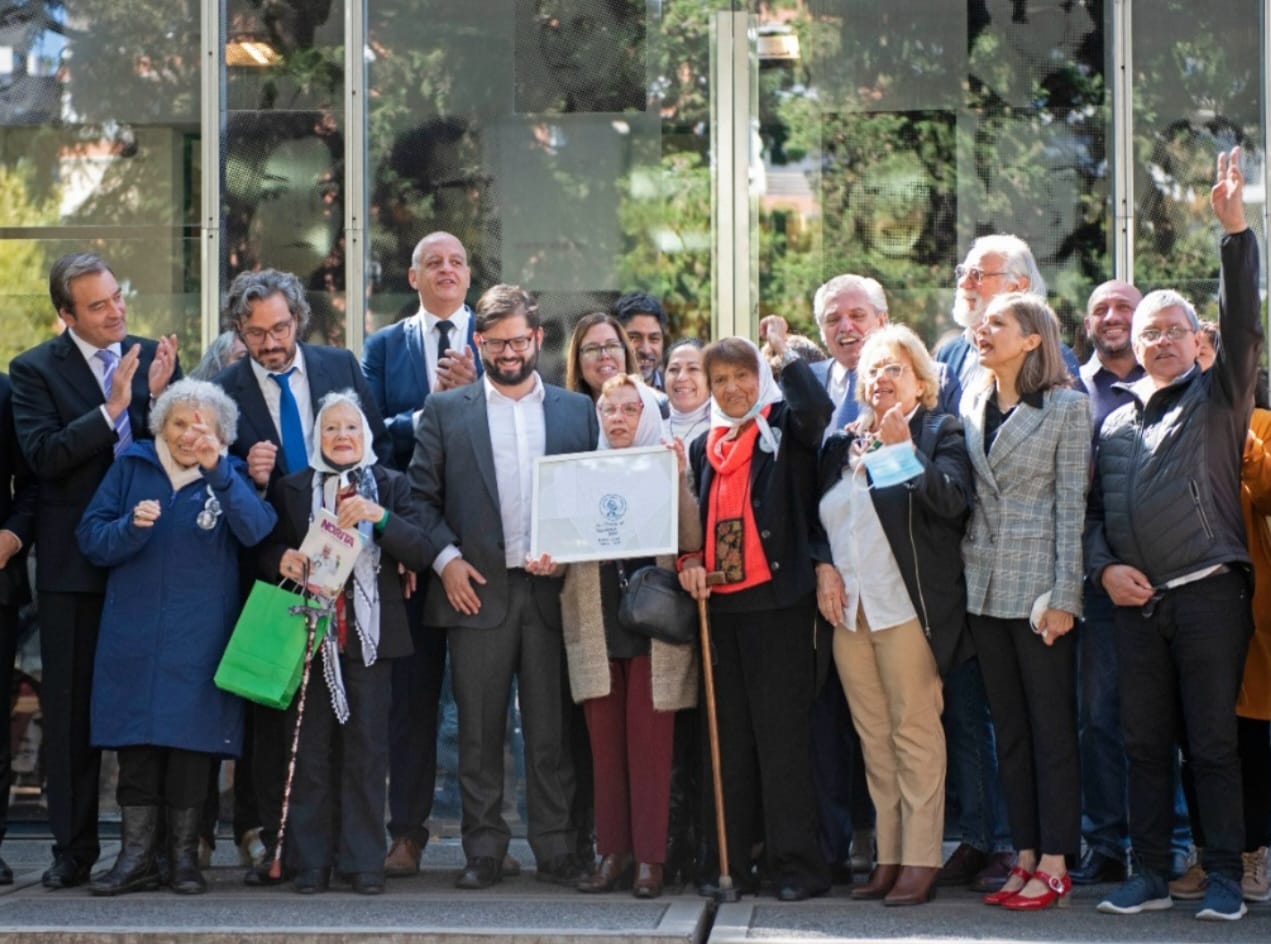  Alberto Fernández y Gabriel Boric recorrieron el Museo Sitio de Memoria ESMA