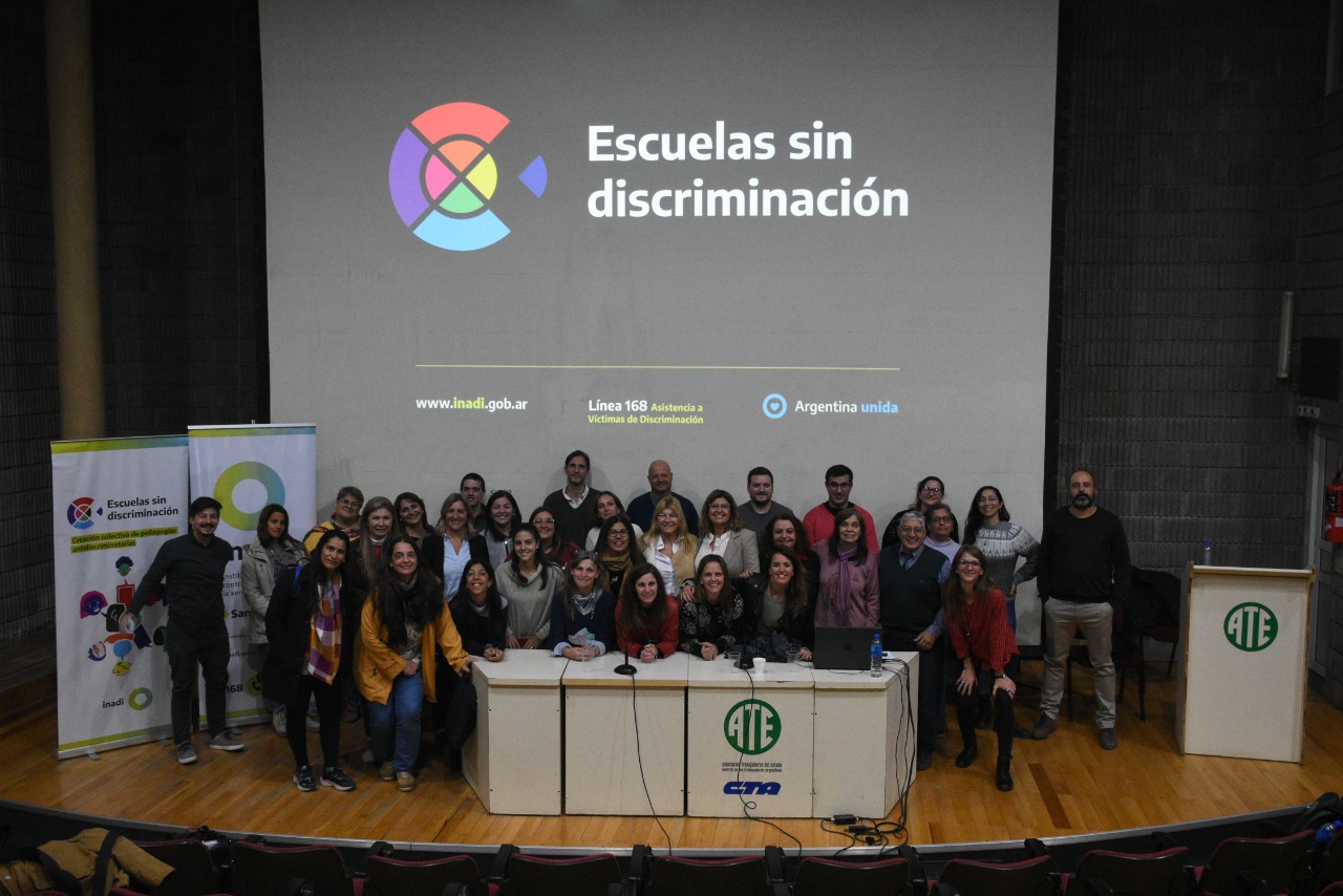 Imagen público que asistió a la presentación de la Campaña Escuelas Sin Discriminación en Rosario