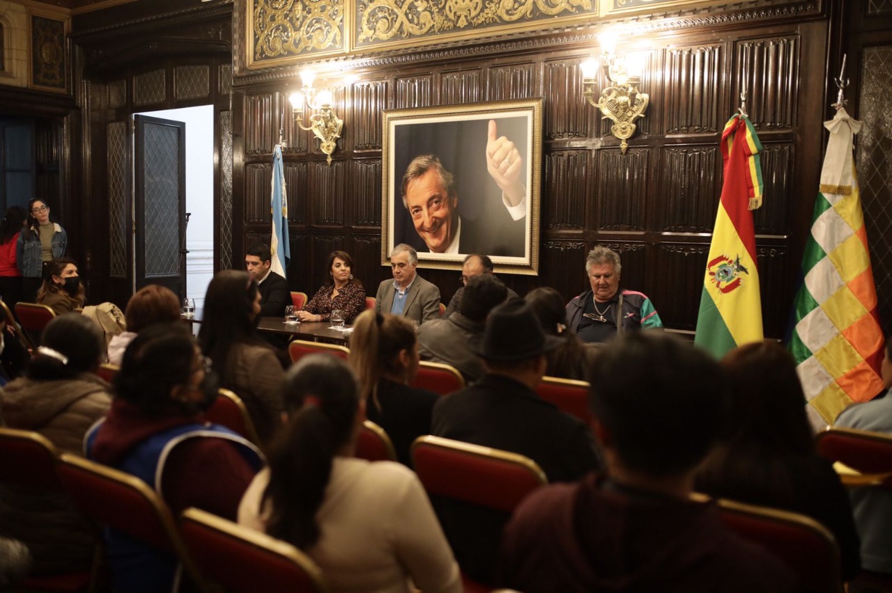 Panel expositor en la embajada del Estado Plurinacional de Bolivia