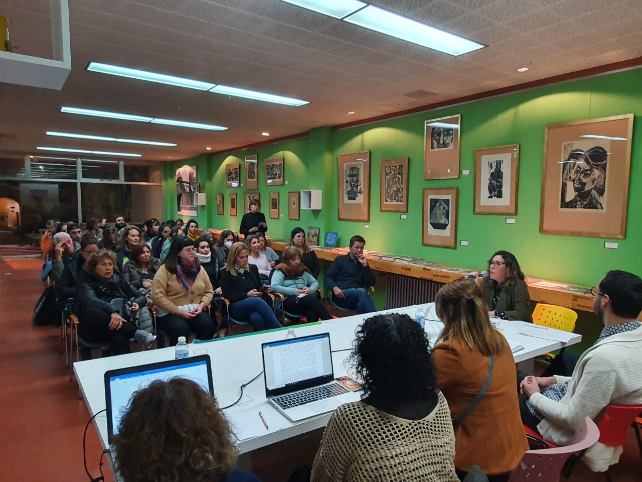 El público presente en el conversatorio abierto “Violencias y heteronormatividad”.