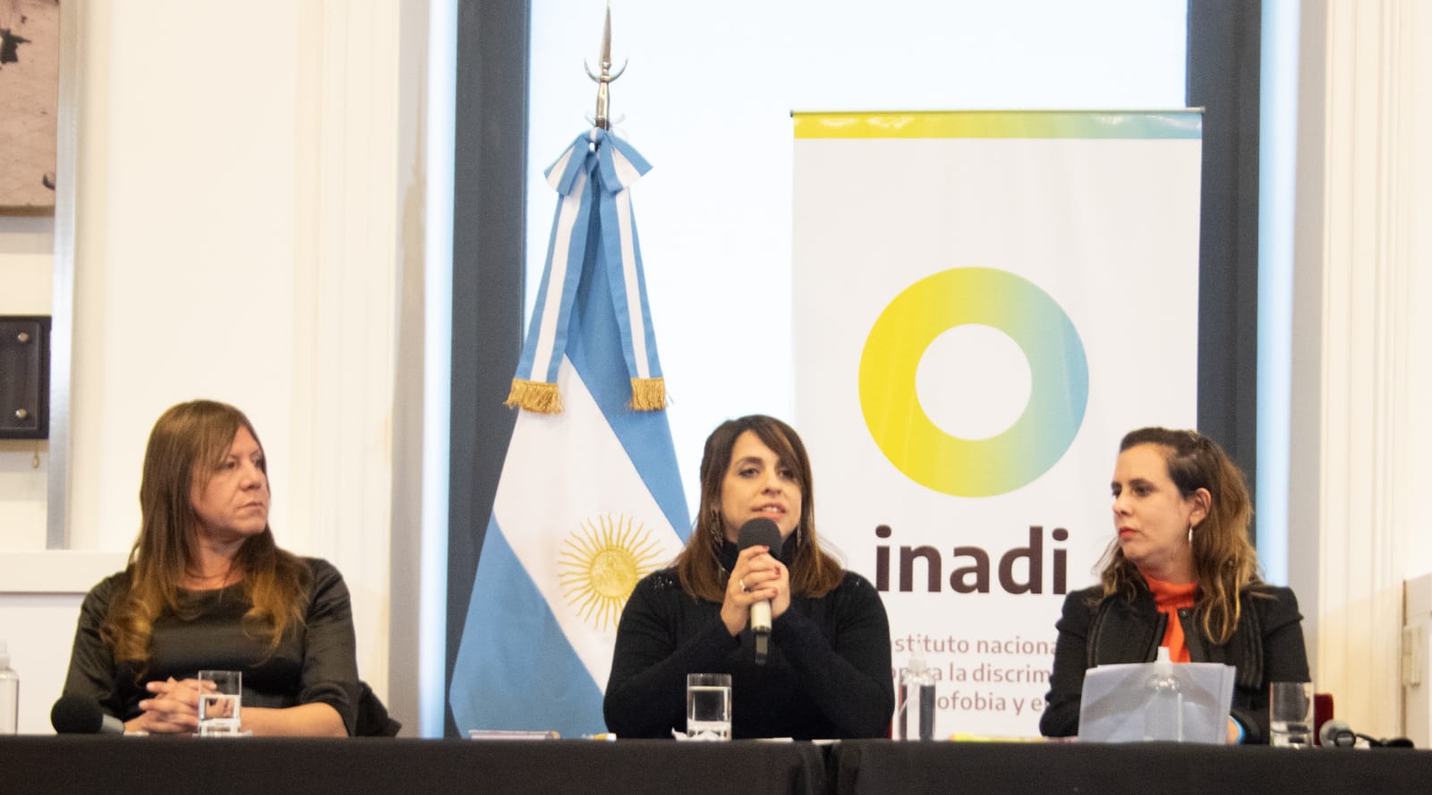 Victoria Donda junto a Ornella Infante y Karina Iummato en la presentación del nuevo Mapa Nacional de la Discriminación
