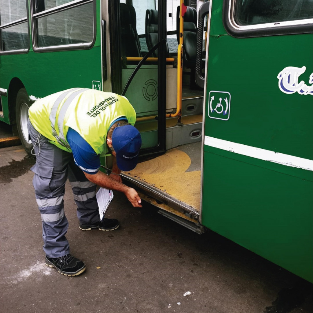 Controles de rutina en el sistema de rampas en colectivos urbanos