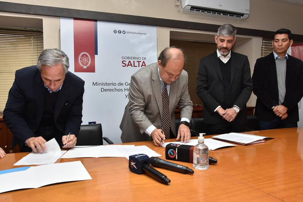 Firma de convenio de colaboración entre el gobierno de Salta y la CNRT