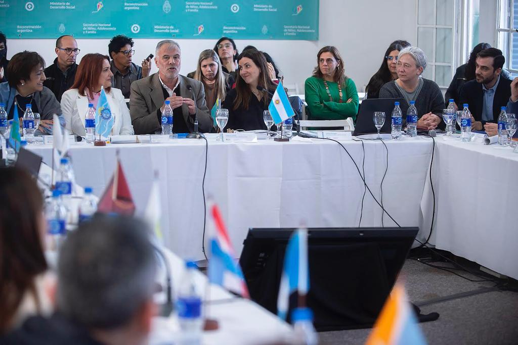 El Ministerio de Justicia y Derechos Humanos y la Secretaría Nacional de Niñez, Adolescencia y Familia presentaron la campaña “Crecer en familia es un derecho”