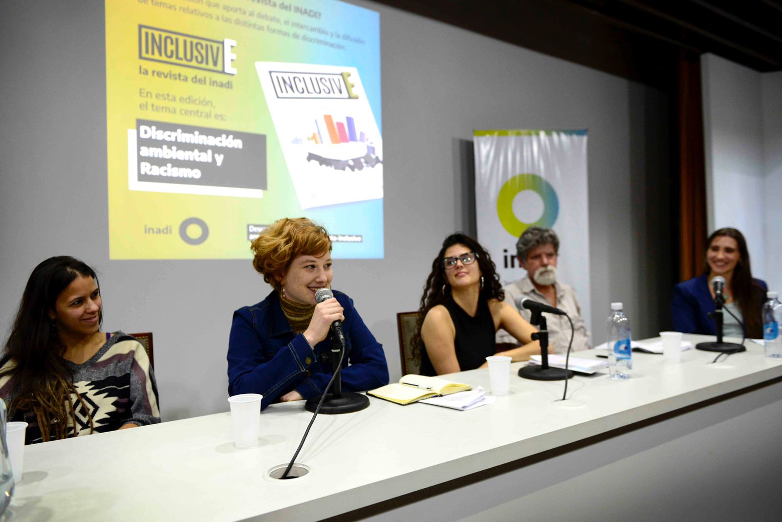 Los y las participantes del segundo panel presentando los temas de la publicación. 