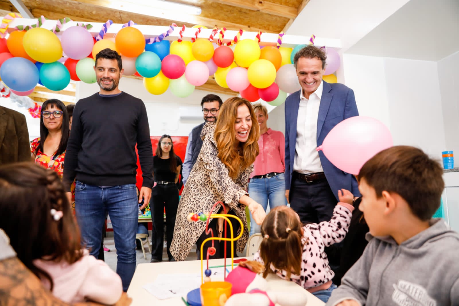 La ministra se encuentra en una de las aulas del Centro de Desarrollo Infantil.