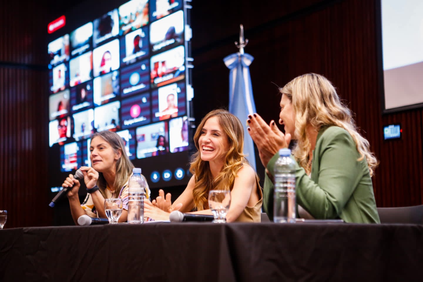 Del encuentro participaron los equipos técnicos de los CDR de todo el país, Micaela Ferraro Medina, secretaria de Abordaje Integral y María Eugenia Meana, subsecretaria de Abordaje Territorial del Ministerio de Desarrollo Social de la Nación. 