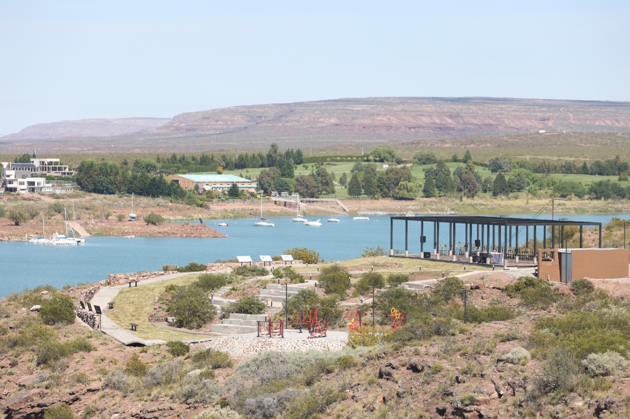 Cada vez más obras finalizadas con 50 Destinos. Mirador de Aves en El Chocón, Neuquén Paisaje Neuquén
