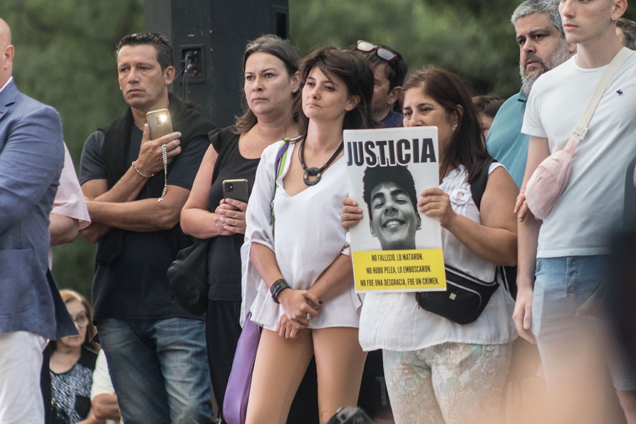 Greta Pena en el acto, pidiendo justicia.
