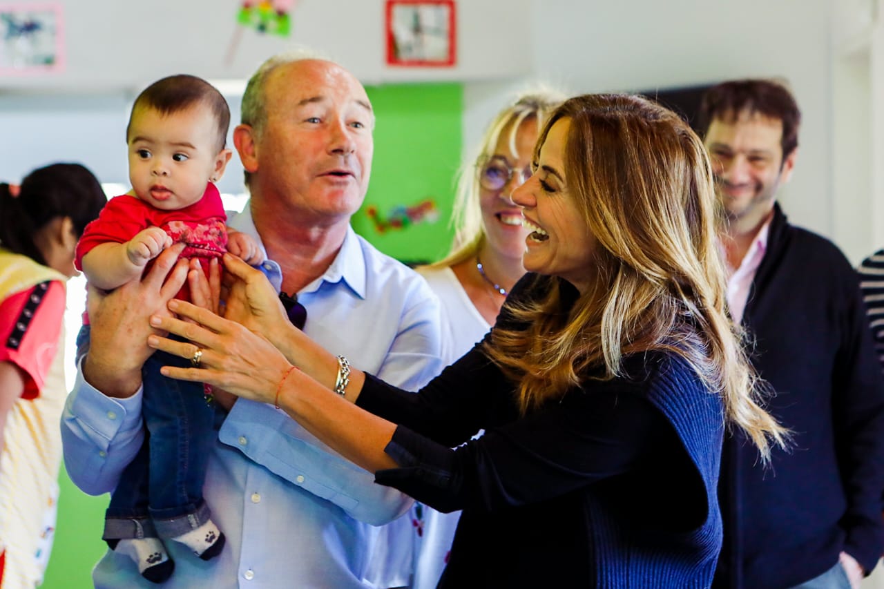 La ministra Victoria Tolosa Paz junto al intendente Marcos Fernández en el Centro Materno Infantil “Evita”