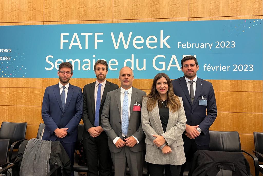 La delegación Argentina en el plenario del GAFI