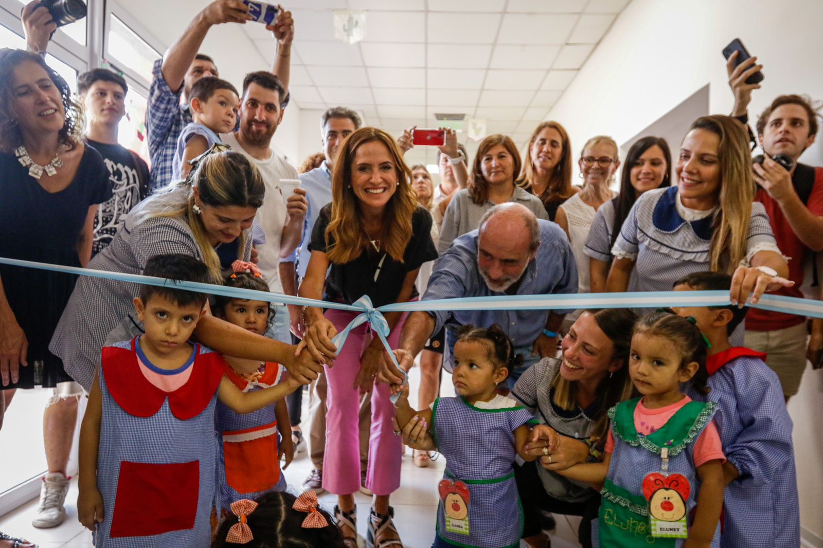 La ministra Victoria Tolosa Paz encabezó, junto al intendente Ricardo Curutchet, la inauguración de obras de ampliación y remodelación edilicia del Espacio de Primera Infancia "El Prado", y participó del acto de inicio del ciclo lectivo de ese establecimiento educativo.