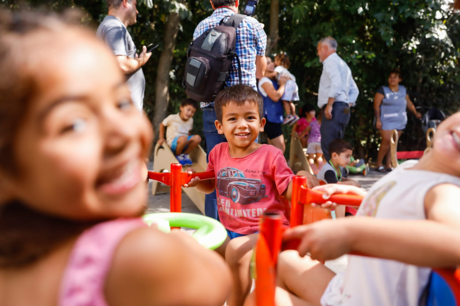 Infancias jugando en la Casa de los Niños Madre del Pueblo.