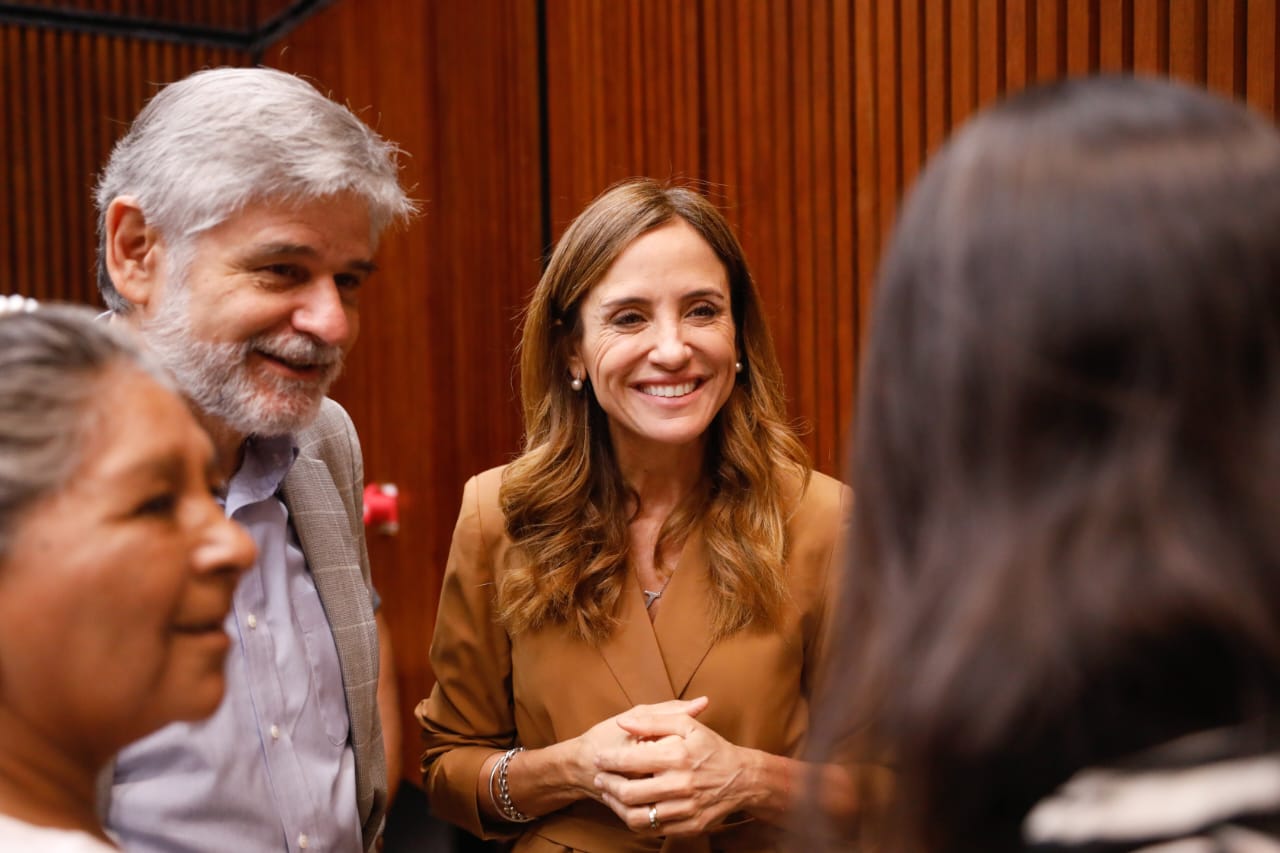 La ministra Victoria Tolosa Paz junto a Daniel Filmus. 