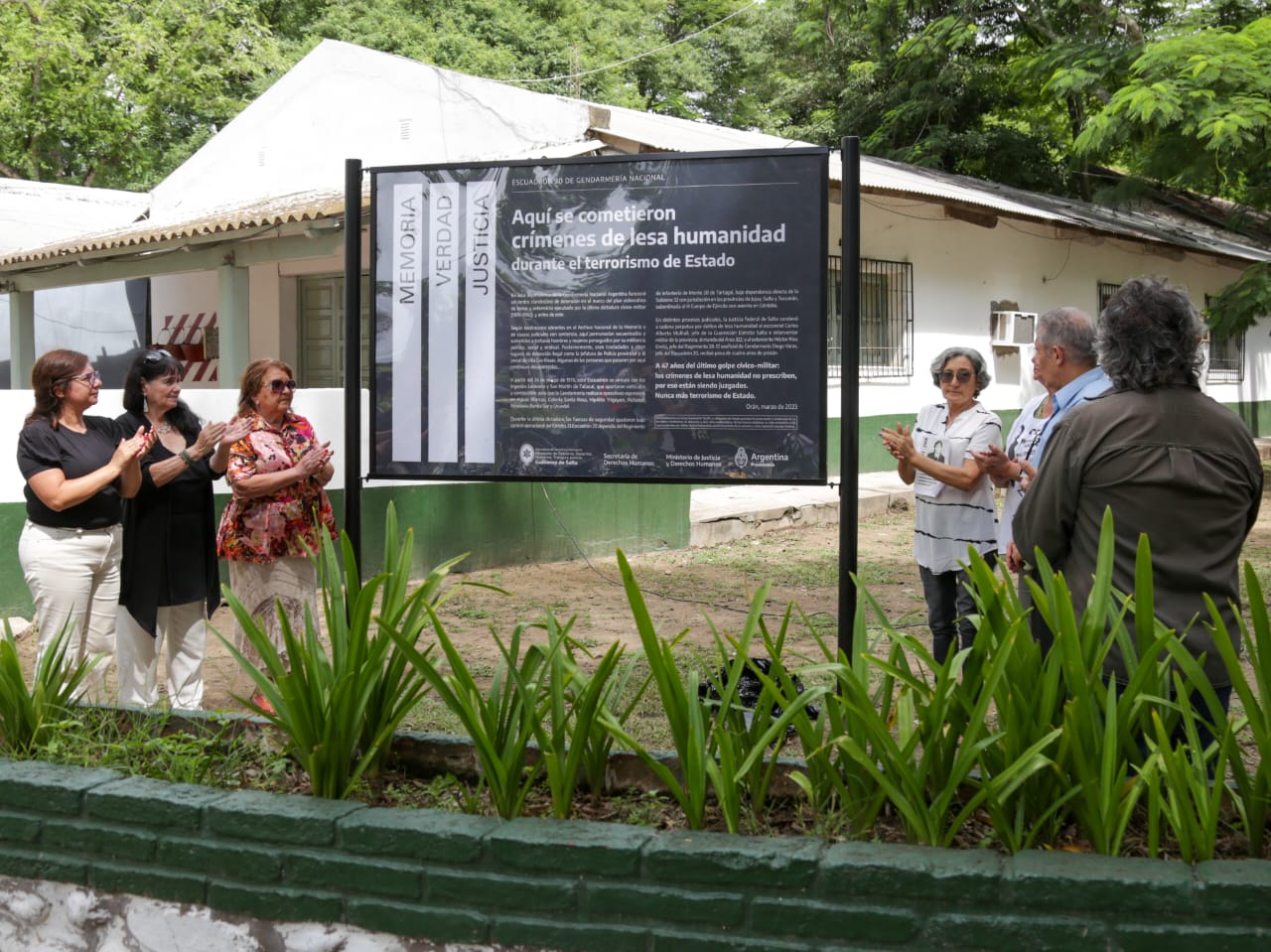 Descubrimiento del cartel de señalización del Escuadrón 20 Orán de Gendarmería Nacional