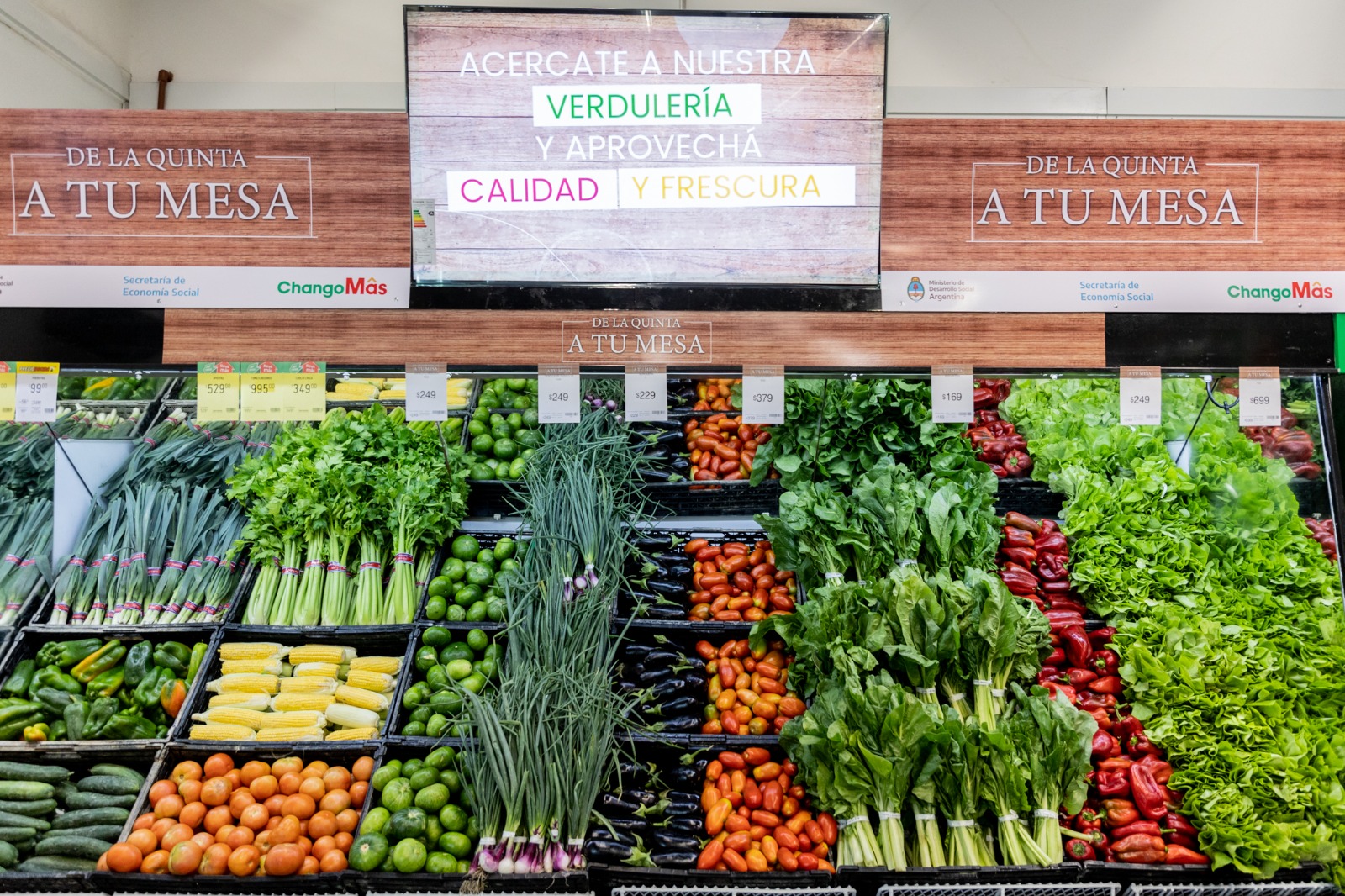 Sección de frutas y verduras que el supermercado ofrece a través del programa “De la Quinta a tu Mesa".
