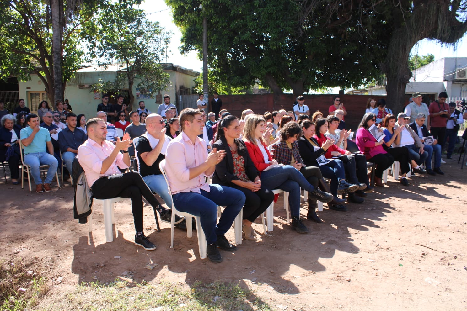 Asistentes al acto de señalización de la Alcaidía de Resistencia