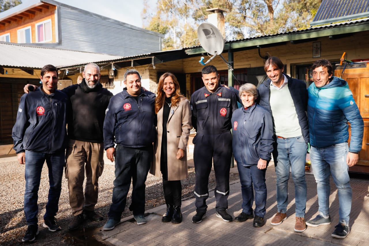 La ministra y el intendente junto a trabajadoras y trabajadores.