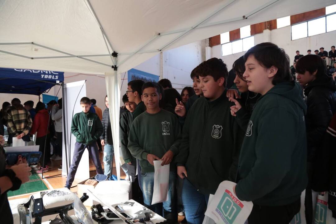 Jóvenes participando del taller integrar