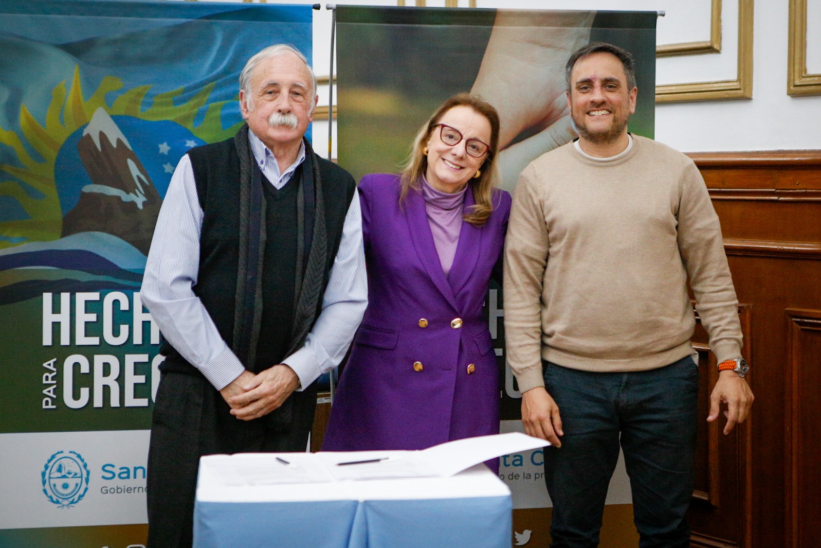 Cabandié y Alicia Kirchner firmaron convenios para fortalecer el manejo del fuego y la gestión de residuos en Santa Cruz
