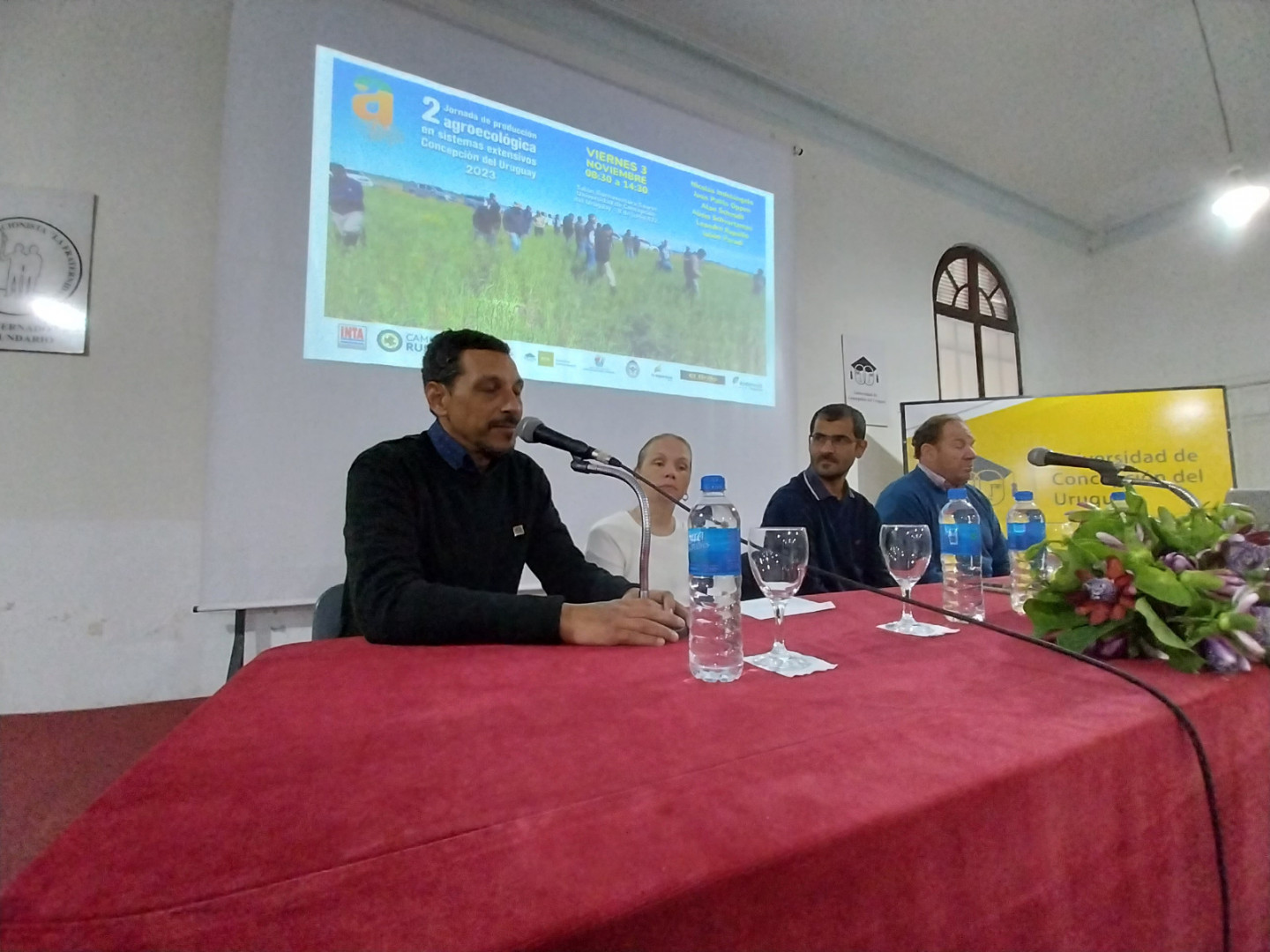 Izq.: Norberto Daniel Pérez (jefe AER Concepción), Maria Eugenia Chivetti, Ing. Agr. Coordinadora Extensión (FCA- UCU). Esteban Minetti, director reemplazante del INTA Concepción del Uruguay. y el ingeniero agrónomo Andrés Herrera, por la Municipalidad de Concepción del Uruguay. 