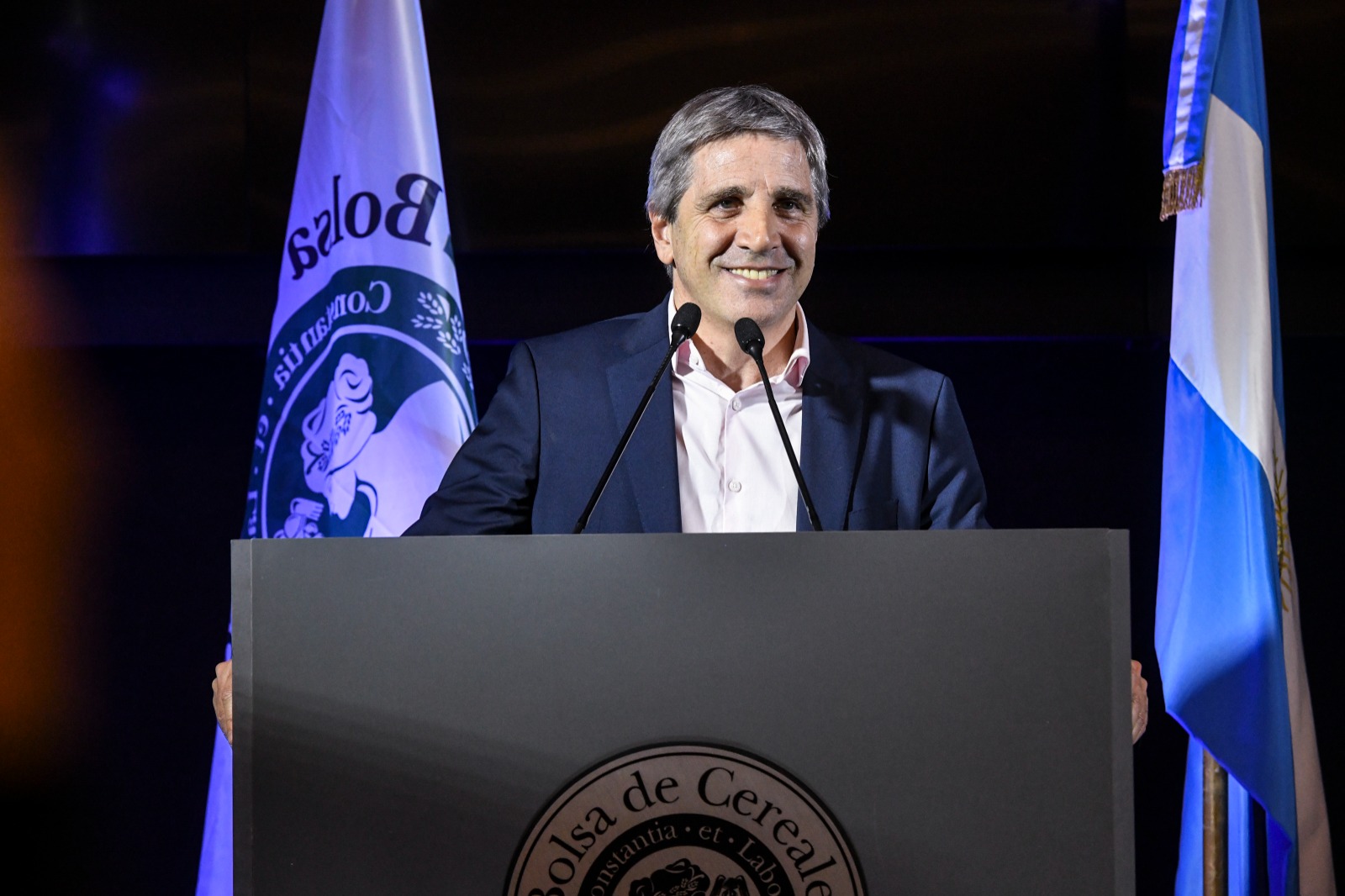 Luis Caputo: “Estamos terminando con el impuesto más distorsivo de todos que es el inflacionario”