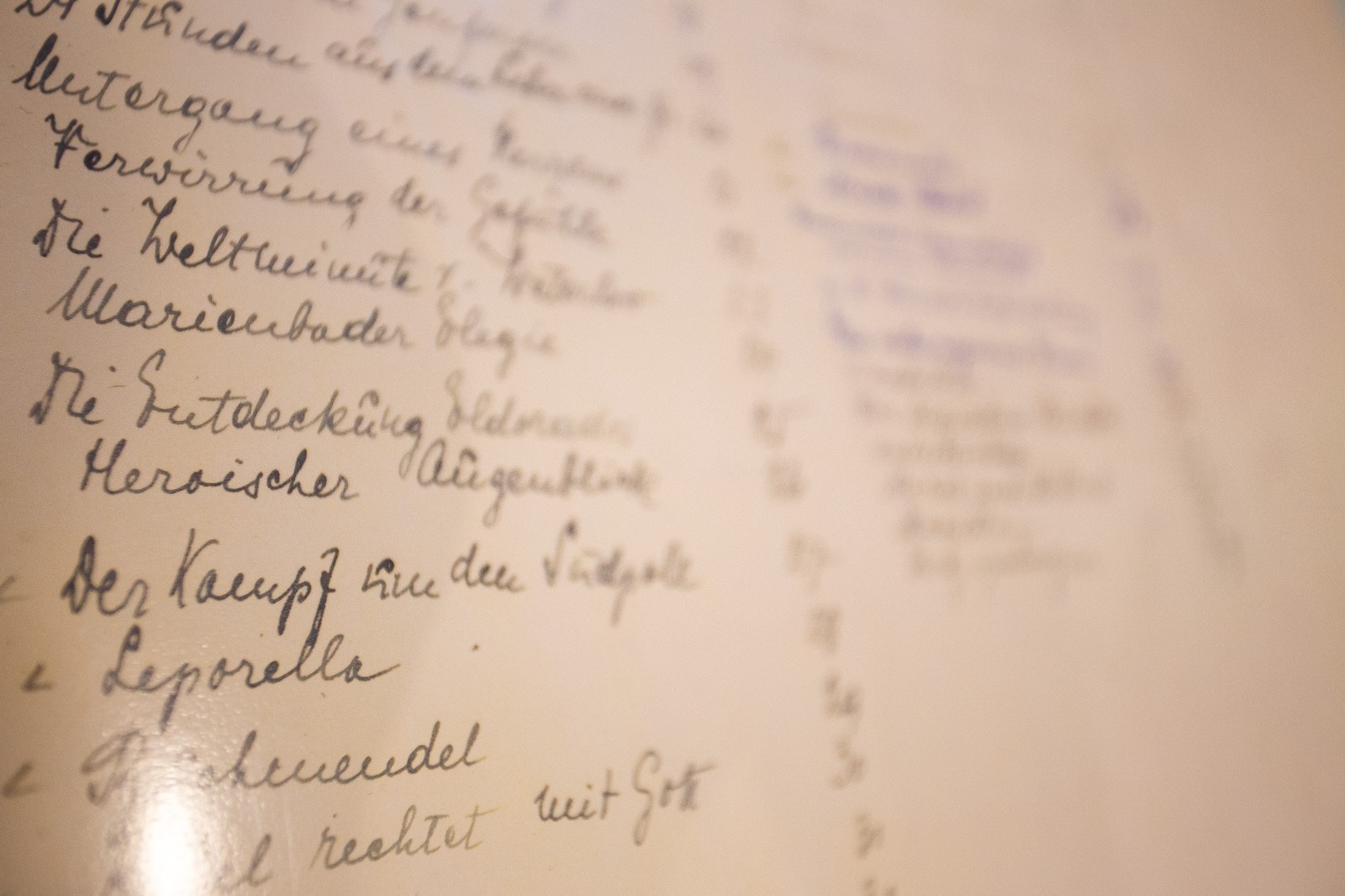 Manuscritos de Zweig son parte de los documentos que se presentan en el exposición. Foto: CNB.