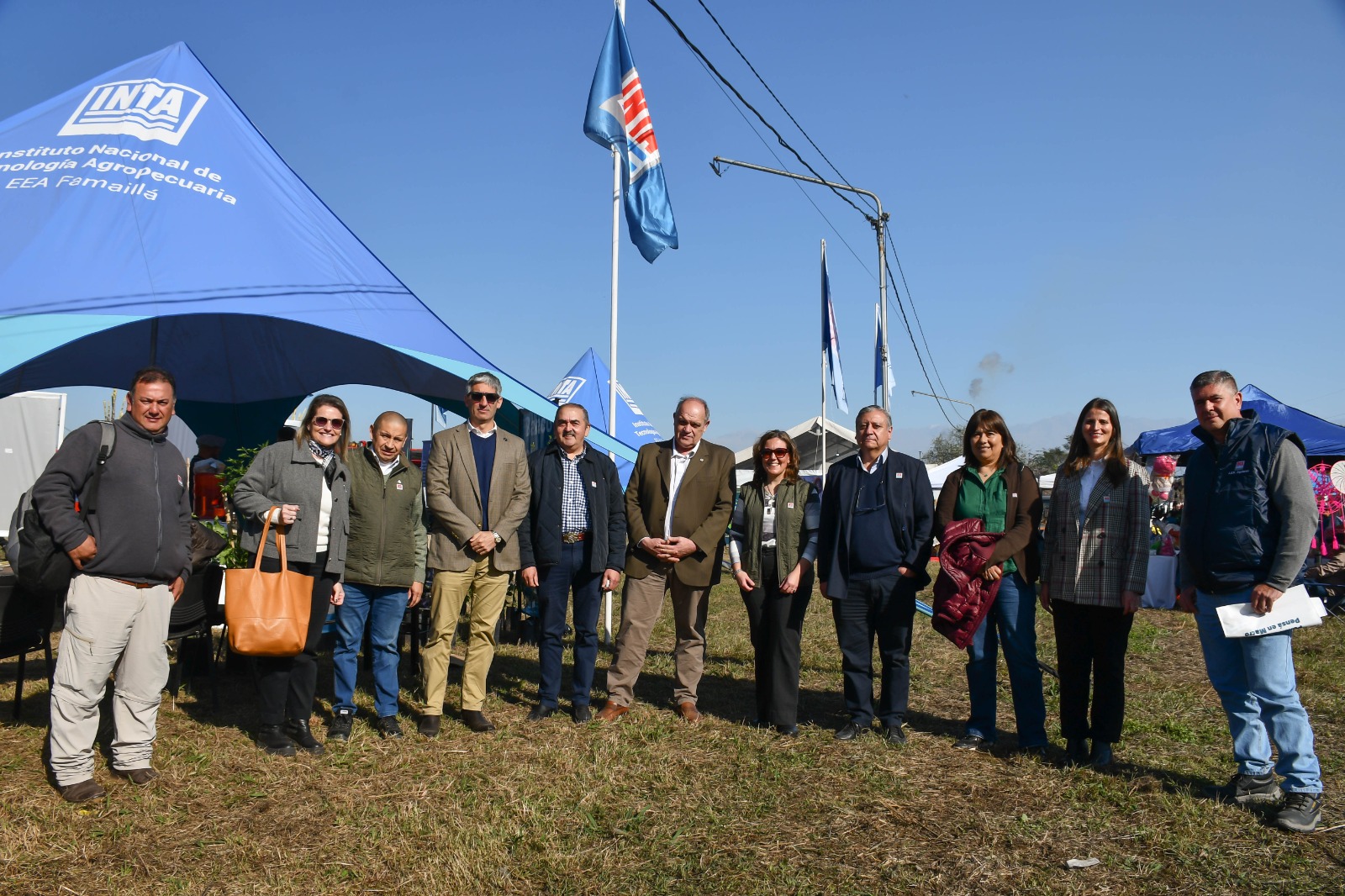 Autoridades del INTA en el stand institucional en AgroSur 