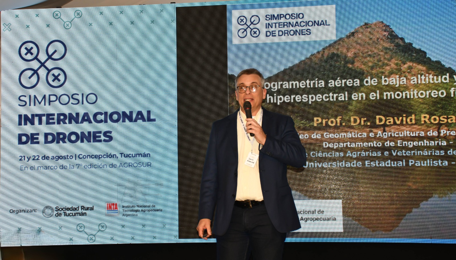Charla del Dr. Rosalen de Brasil en el simposio de drones 