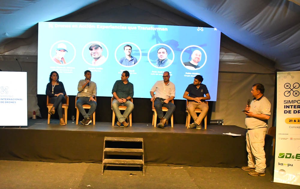Especialistas en la mesa panel sobre experiencias que transforman en el mundo de los drones