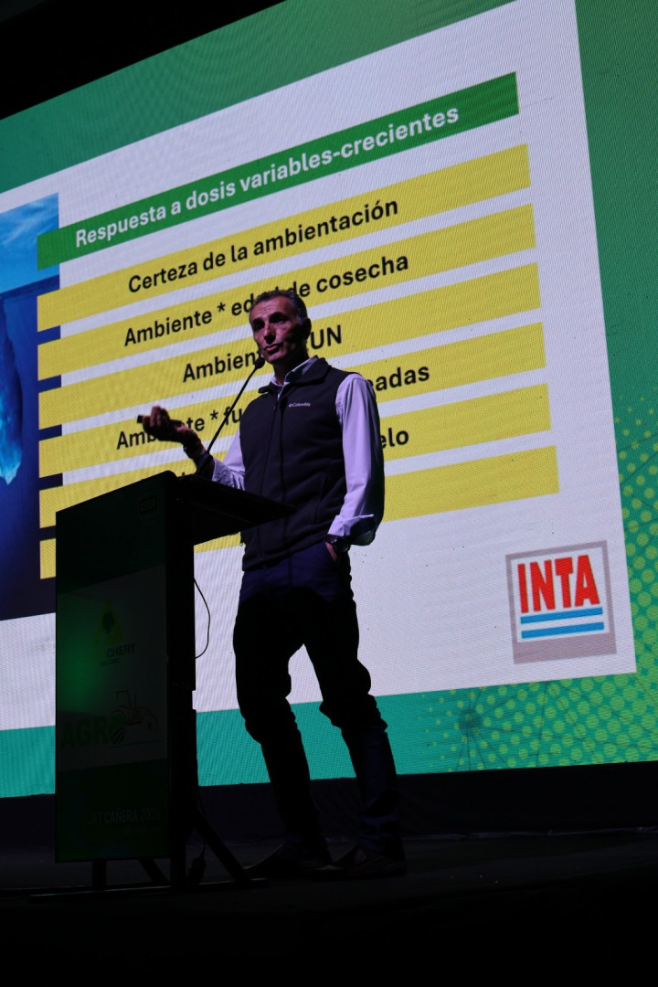 El Ing. Agr. Roberto Sopena en su disertación en la JAT Cañera 2026